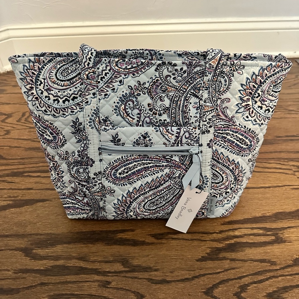 Beautiful Vera Bradley Tote NWT